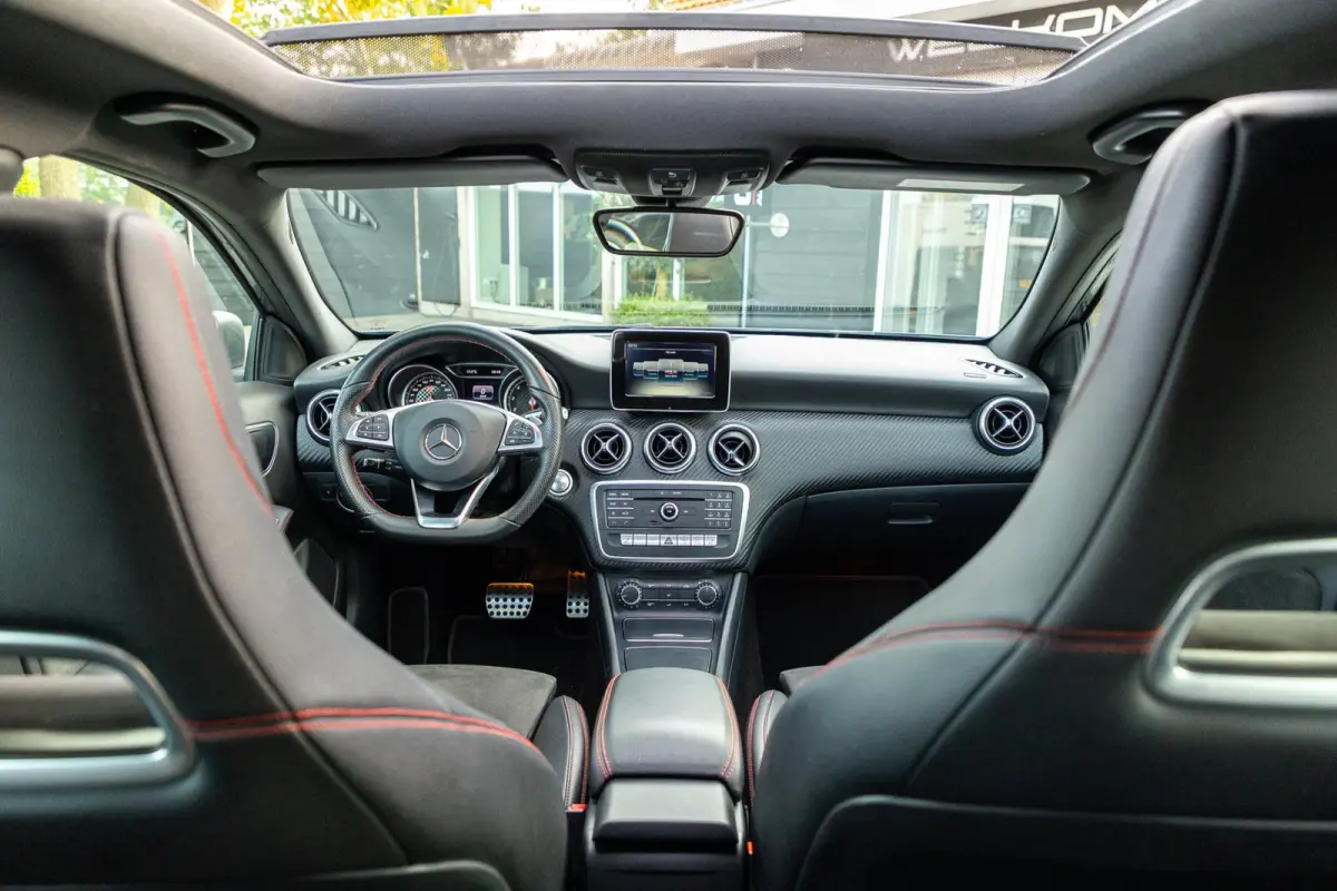 180 Prestige Automaat I Panoramadak I AMG Styling I Led I Camera I Stoelverwarming I Zeer netjes