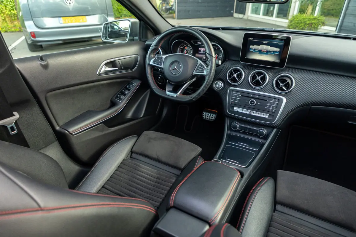 180 Prestige Automaat I Panoramadak I AMG Styling I Led I Camera I Stoelverwarming I Zeer netjes