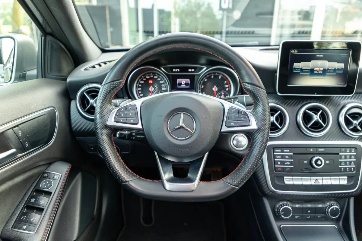 180 Prestige Automaat I Panoramadak I AMG Styling I Led I Camera I Stoelverwarming I Zeer netjes