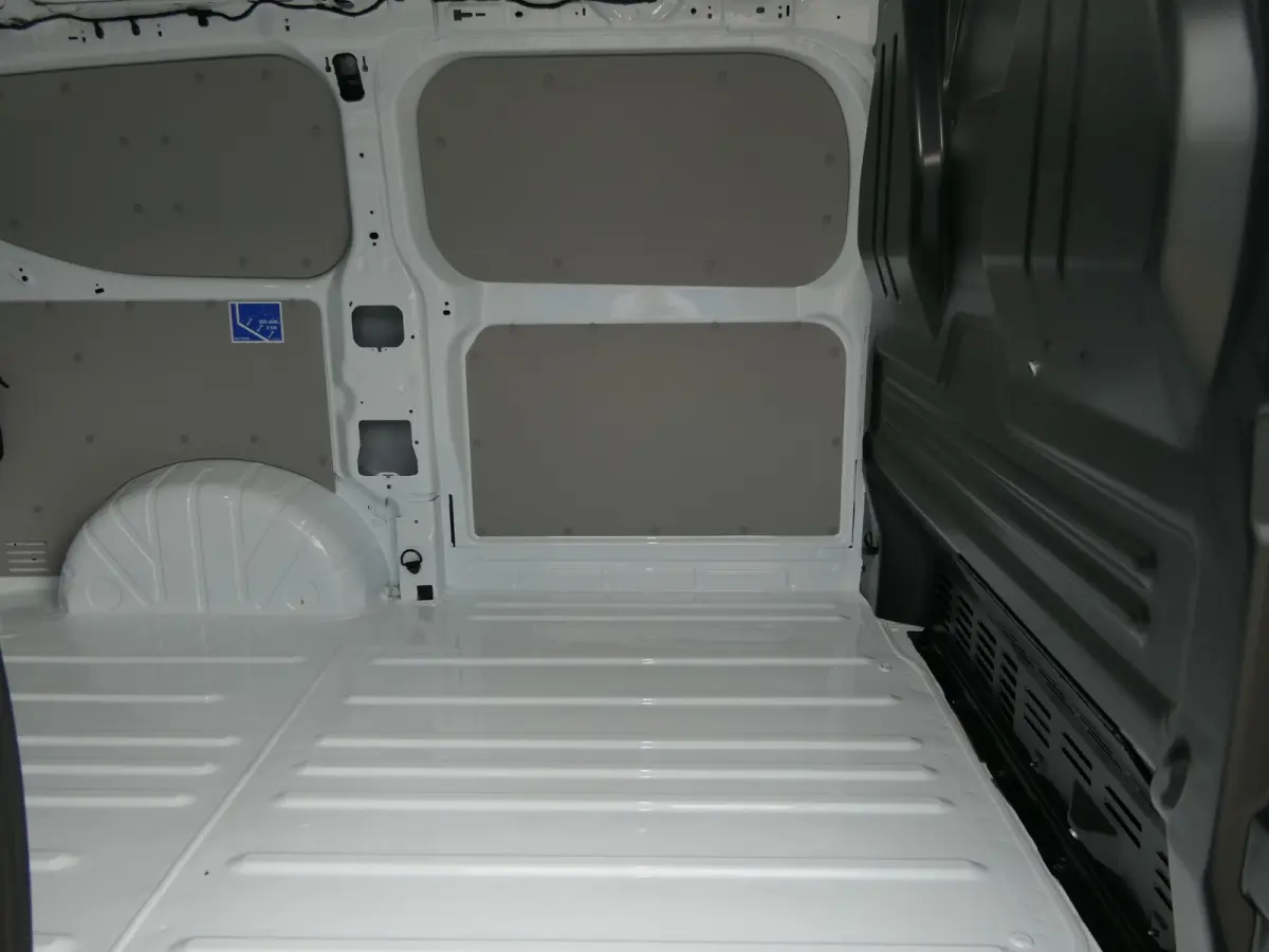 320 L1H1 Trend 71 kWh 218pk | Camera | LED | CarPlay/Android Auto | Stoel/Stuurverwarming | Bijrijdersbank | Voorruit Verwarming
