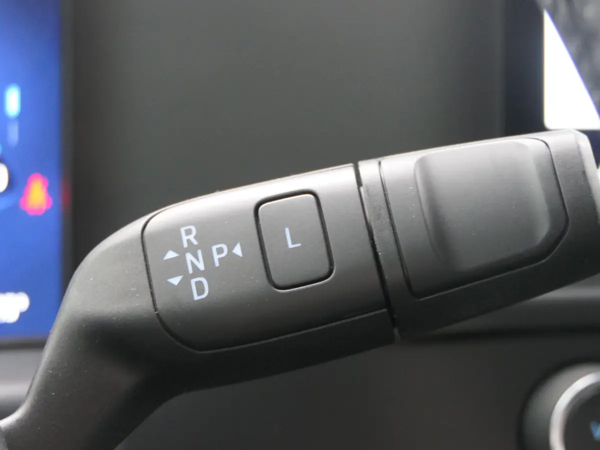 320 L1H1 Trend 71 kWh 218pk | Camera | LED | CarPlay/Android Auto | Stoel/Stuurverwarming | Bijrijdersbank | Voorruit Verwarming