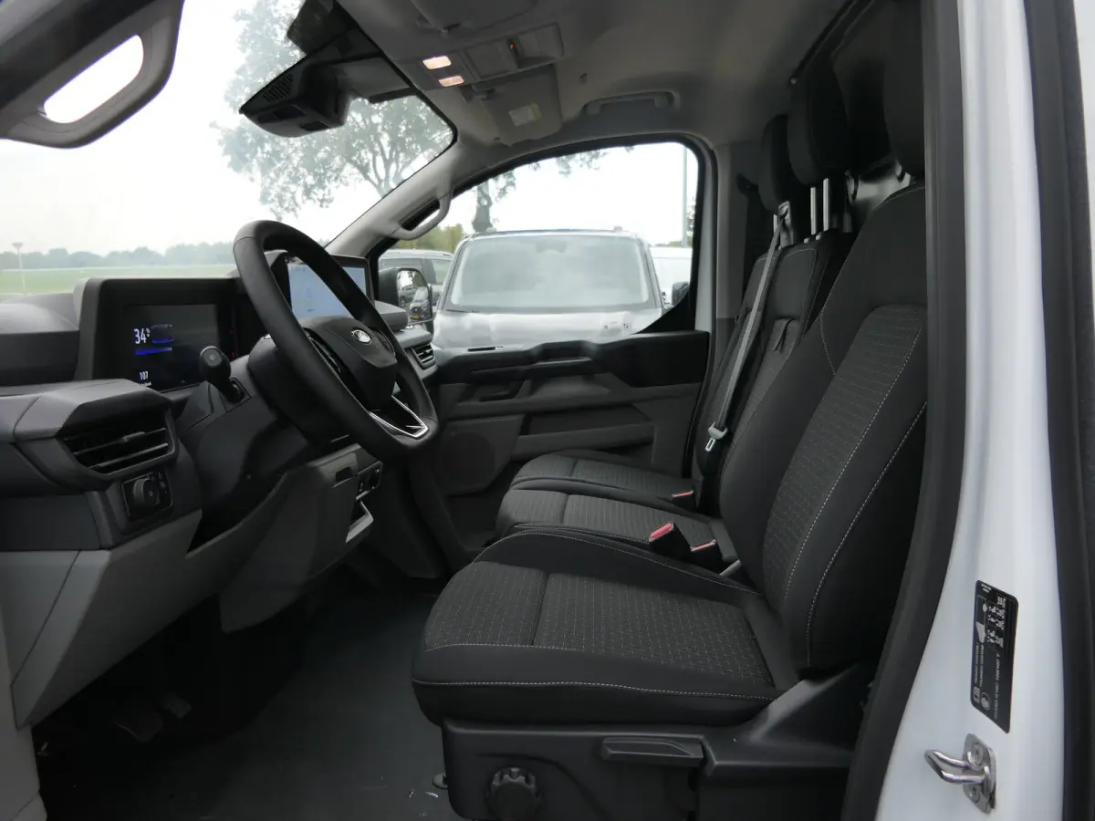 320 L1H1 Trend 71 kWh 218pk | Camera | LED | CarPlay/Android Auto | Stoel/Stuurverwarming | Bijrijdersbank | Voorruit Verwarming