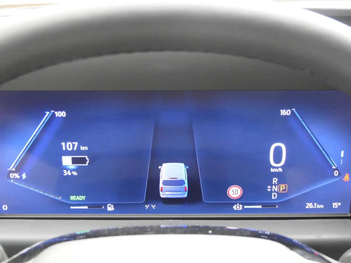 320 L1H1 Trend 71 kWh 218pk | Camera | LED | CarPlay/Android Auto | Stoel/Stuurverwarming | Bijrijdersbank | Voorruit Verwarming