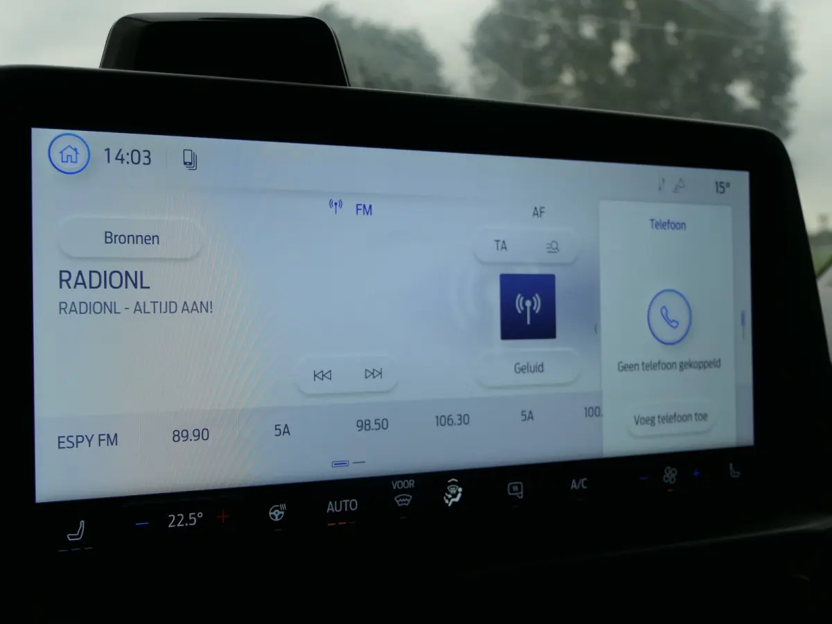 320 L1H1 Trend 71 kWh 218pk | Camera | LED | CarPlay/Android Auto | Stoel/Stuurverwarming | Bijrijdersbank | Voorruit Verwarming