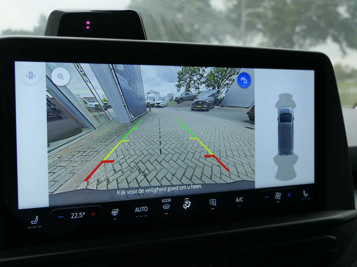 320 L1H1 Trend 71 kWh 218pk | Camera | LED | CarPlay/Android Auto | Stoel/Stuurverwarming | Bijrijdersbank | Voorruit Verwarming