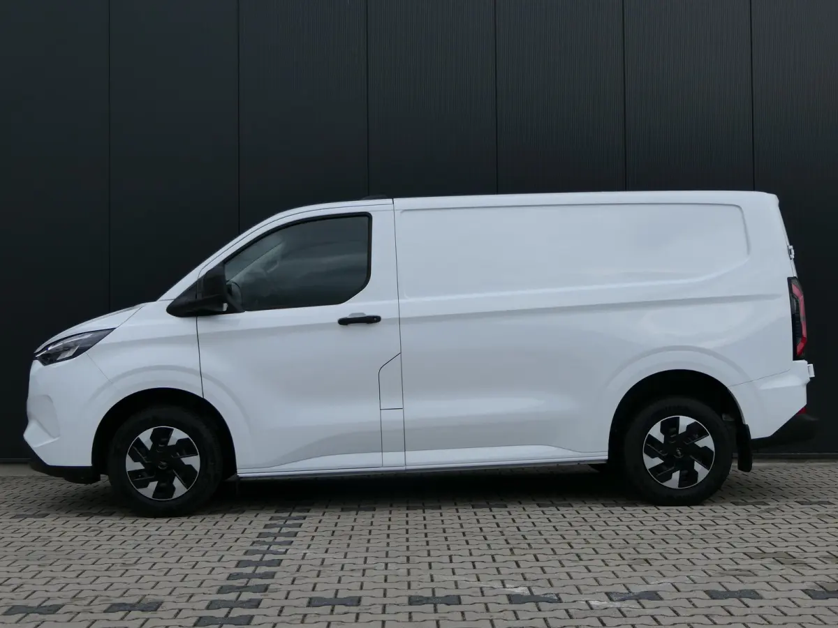 320 L1H1 Trend 71 kWh 218pk | Camera | LED | CarPlay/Android Auto | Stoel/Stuurverwarming | Bijrijdersbank | Voorruit Verwarming