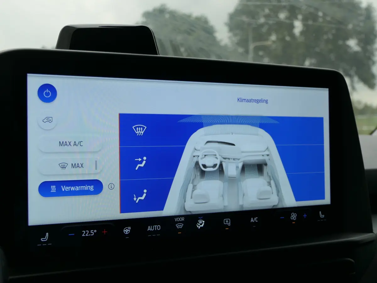 320 L1H1 Trend 71 kWh 218pk | Camera | LED | CarPlay/Android Auto | Stoel/Stuurverwarming | Bijrijdersbank | Voorruit Verwarming