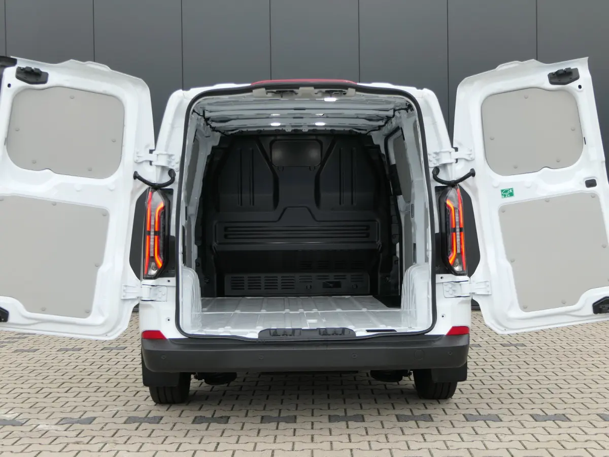 320 L1H1 Trend 71 kWh 218pk | Camera | LED | CarPlay/Android Auto | Stoel/Stuurverwarming | Bijrijdersbank | Voorruit Verwarming