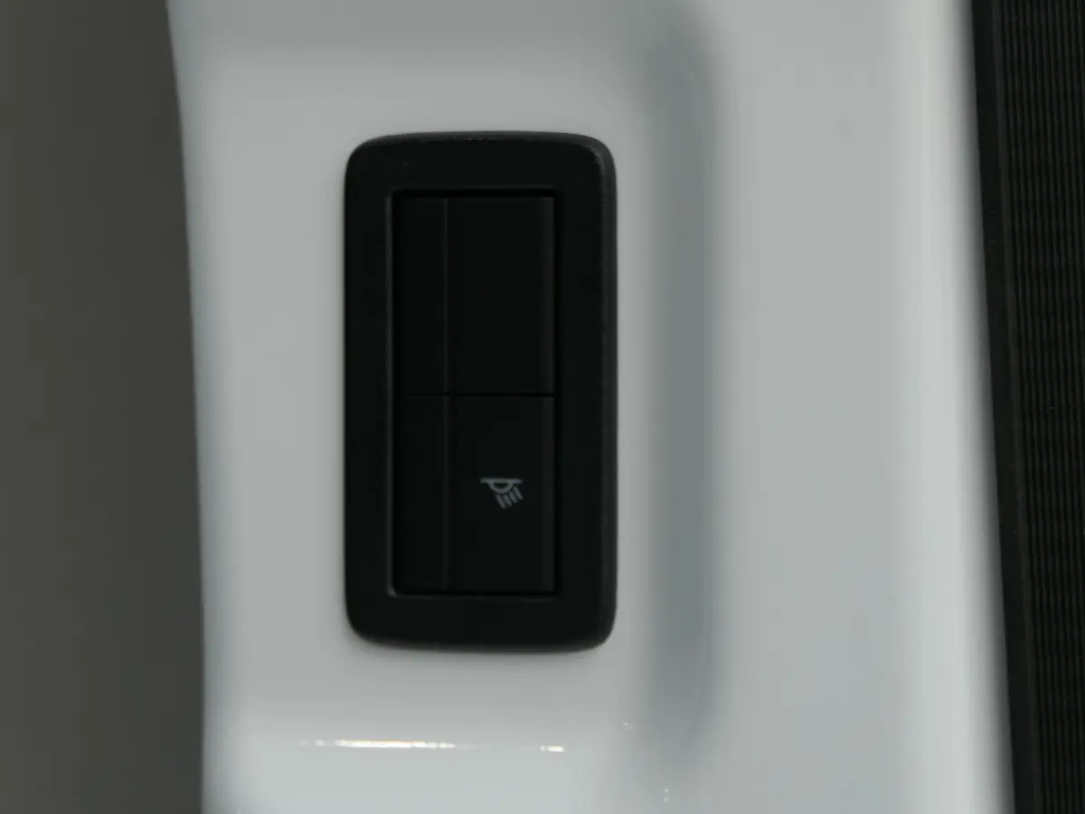 320 L1H1 Trend 71 kWh 218pk | Camera | LED | CarPlay/Android Auto | Stoel/Stuurverwarming | Bijrijdersbank | Voorruit Verwarming