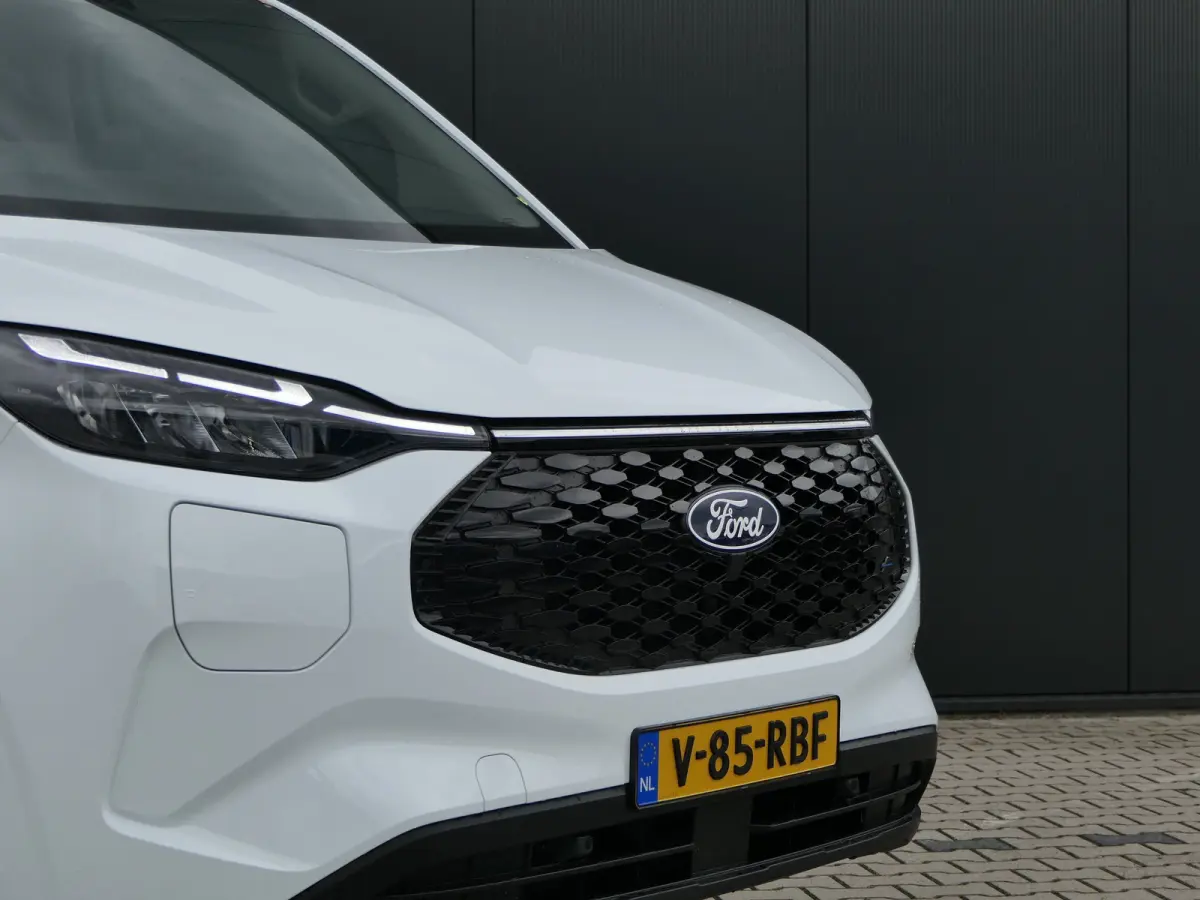 320 L1H1 Trend 71 kWh 218pk | Camera | LED | CarPlay/Android Auto | Stoel/Stuurverwarming | Bijrijdersbank | Voorruit Verwarming