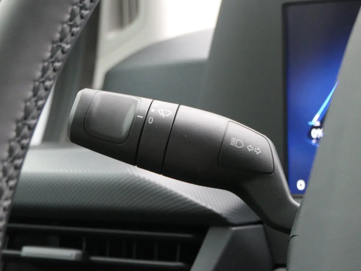320 L1H1 Trend 71 kWh 218pk | Camera | LED | CarPlay/Android Auto | Stoel/Stuurverwarming | Bijrijdersbank | Voorruit Verwarming