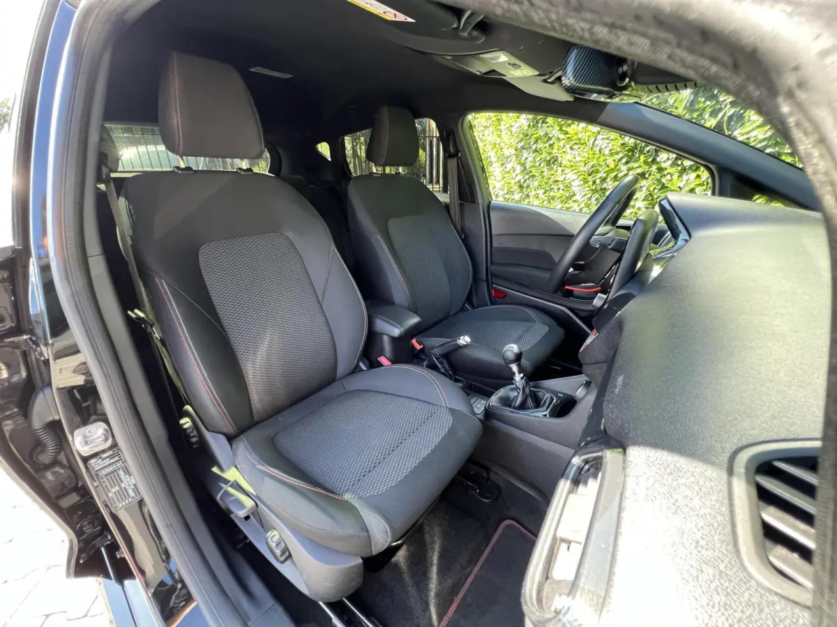 1.0 EcoBoost, ST-LINE, NAVIGATIE, CRUISE CONTROL, CLIMATE CONTROL, STOEL/STUURVERWARMING, KEYLESS, PDC, LED, LICHTMETAAL 17"