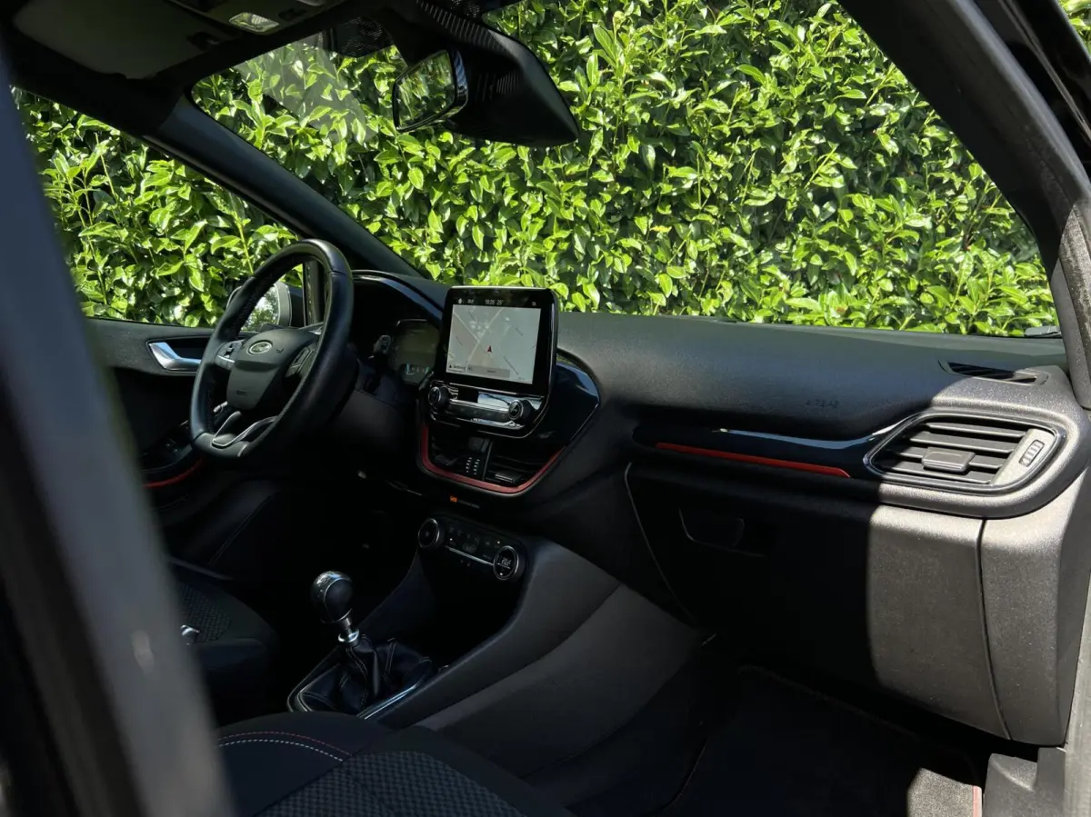 1.0 EcoBoost, ST-LINE, NAVIGATIE, CRUISE CONTROL, CLIMATE CONTROL, STOEL/STUURVERWARMING, KEYLESS, PDC, LED, LICHTMETAAL 17"