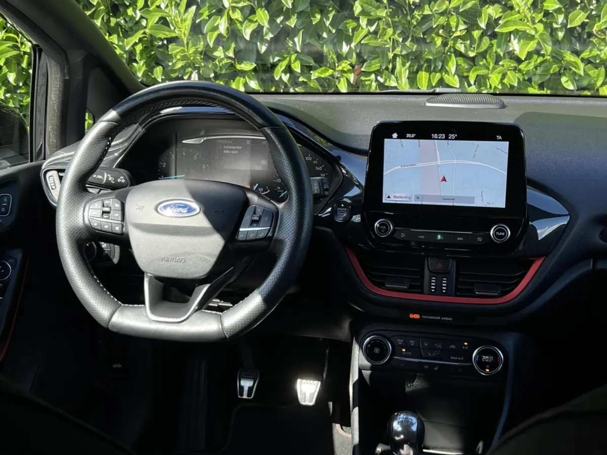 1.0 EcoBoost, ST-LINE, NAVIGATIE, CRUISE CONTROL, CLIMATE CONTROL, STOEL/STUURVERWARMING, KEYLESS, PDC, LED, LICHTMETAAL 17"