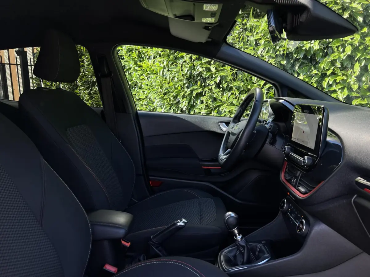 1.0 EcoBoost, ST-LINE, NAVIGATIE, CRUISE CONTROL, CLIMATE CONTROL, STOEL/STUURVERWARMING, KEYLESS, PDC, LED, LICHTMETAAL 17"
