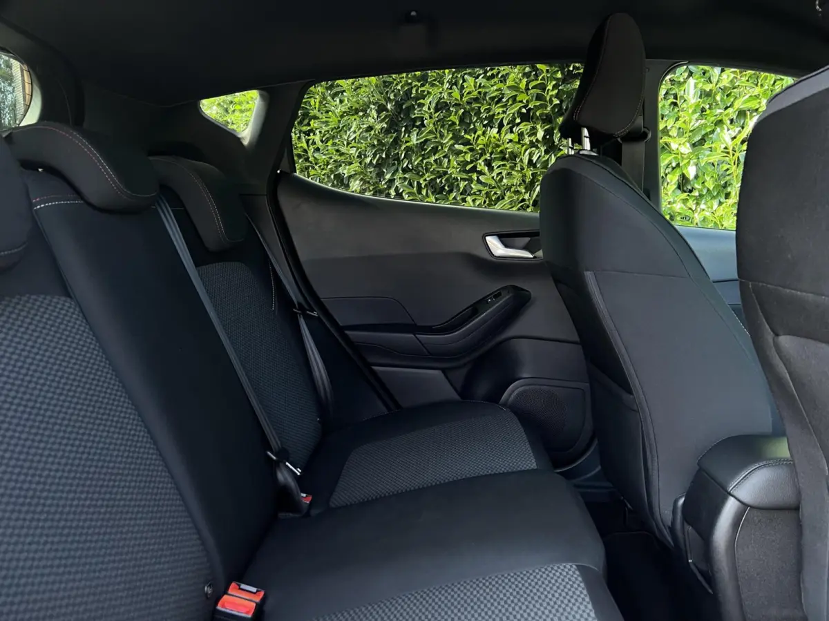 1.0 EcoBoost, ST-LINE, NAVIGATIE, CRUISE CONTROL, CLIMATE CONTROL, STOEL/STUURVERWARMING, KEYLESS, PDC, LED, LICHTMETAAL 17"