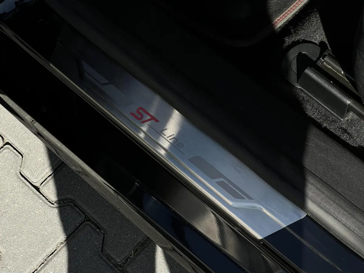 1.0 EcoBoost, ST-LINE, NAVIGATIE, CRUISE CONTROL, CLIMATE CONTROL, STOEL/STUURVERWARMING, KEYLESS, PDC, LED, LICHTMETAAL 17"