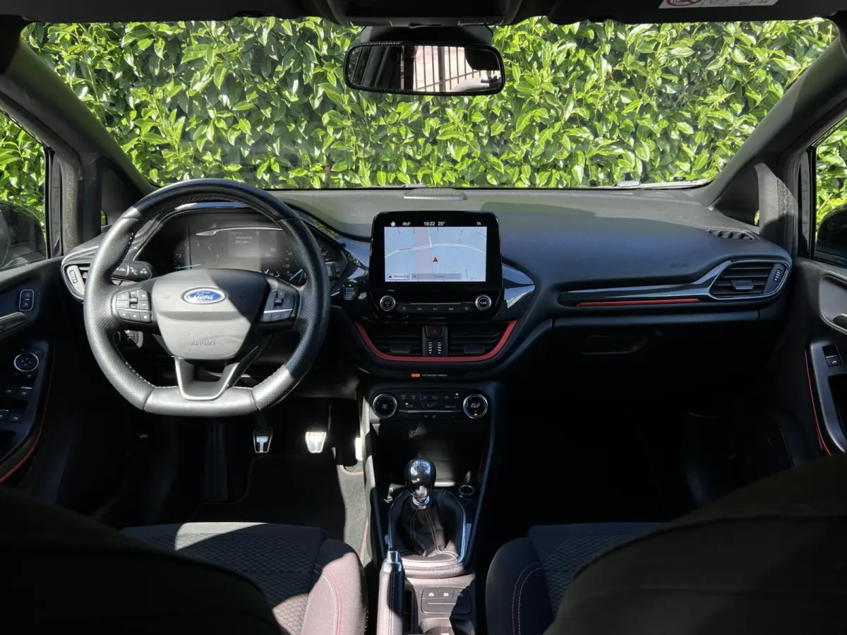 1.0 EcoBoost, ST-LINE, NAVIGATIE, CRUISE CONTROL, CLIMATE CONTROL, STOEL/STUURVERWARMING, KEYLESS, PDC, LED, LICHTMETAAL 17"