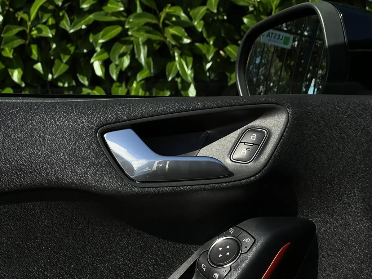 1.0 EcoBoost, ST-LINE, NAVIGATIE, CRUISE CONTROL, CLIMATE CONTROL, STOEL/STUURVERWARMING, KEYLESS, PDC, LED, LICHTMETAAL 17"