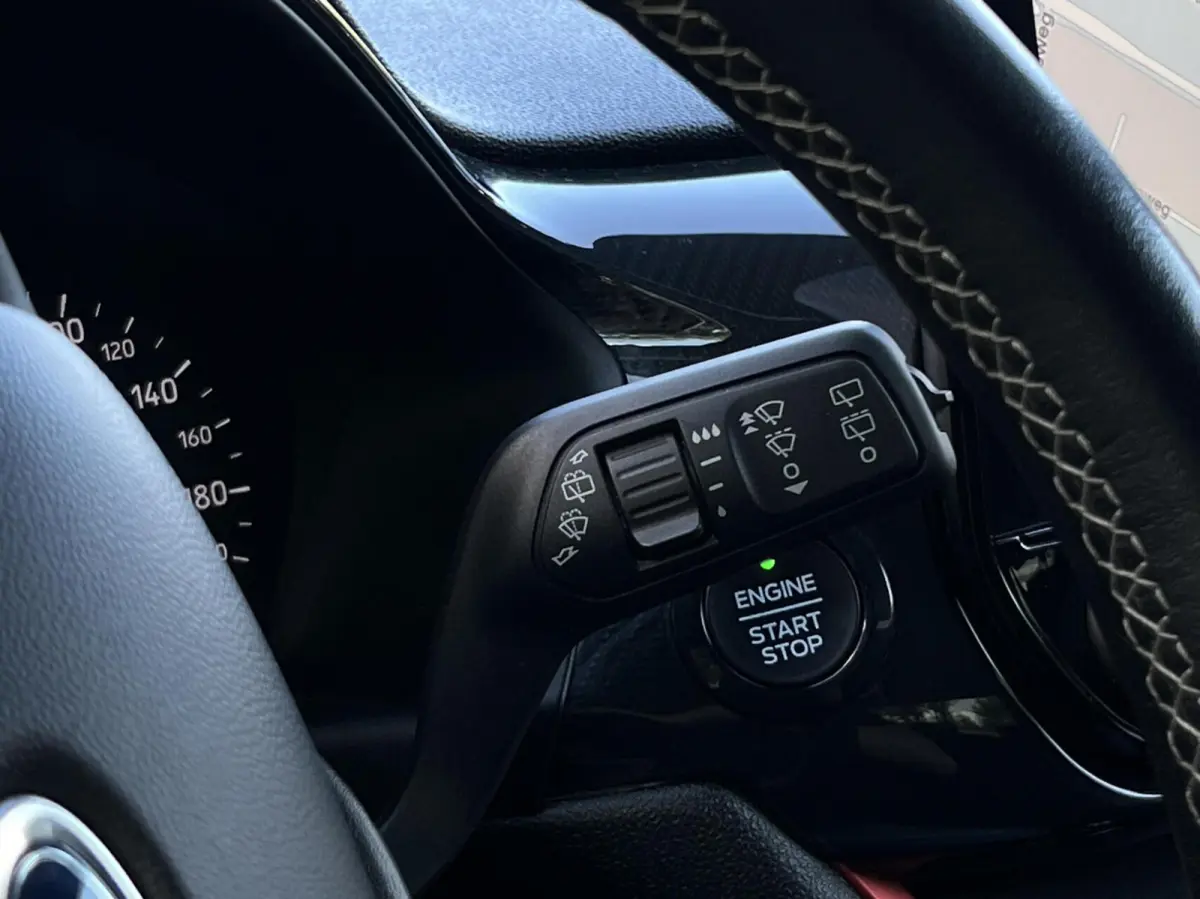 1.0 EcoBoost, ST-LINE, NAVIGATIE, CRUISE CONTROL, CLIMATE CONTROL, STOEL/STUURVERWARMING, KEYLESS, PDC, LED, LICHTMETAAL 17"