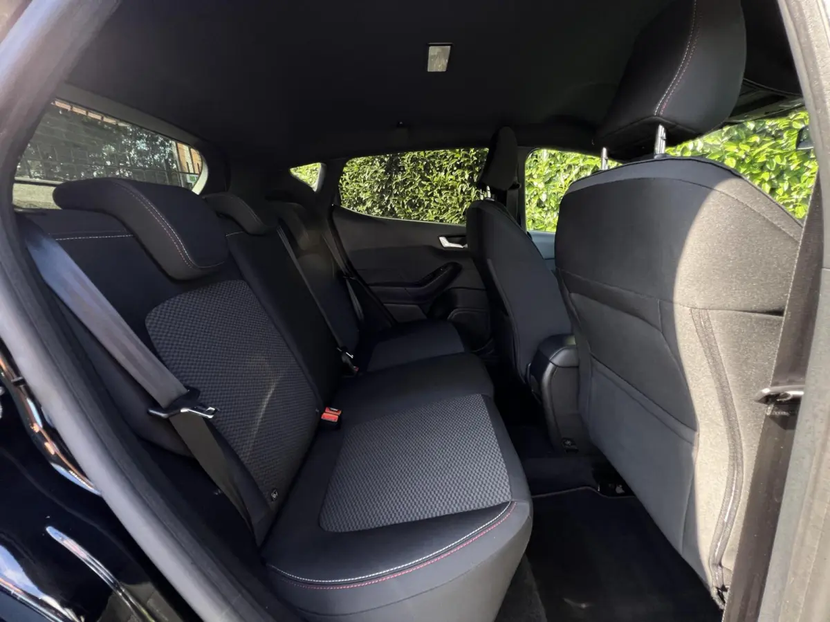 1.0 EcoBoost, ST-LINE, NAVIGATIE, CRUISE CONTROL, CLIMATE CONTROL, STOEL/STUURVERWARMING, KEYLESS, PDC, LED, LICHTMETAAL 17"