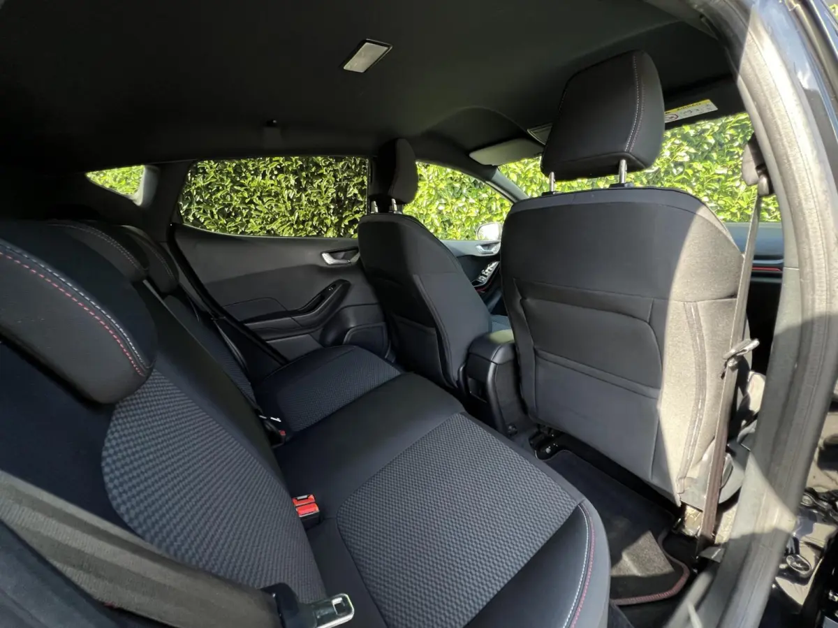 1.0 EcoBoost, ST-LINE, NAVIGATIE, CRUISE CONTROL, CLIMATE CONTROL, STOEL/STUURVERWARMING, KEYLESS, PDC, LED, LICHTMETAAL 17"