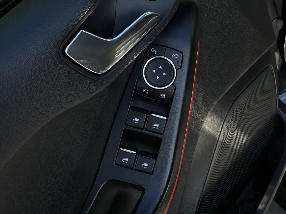 1.0 EcoBoost, ST-LINE, NAVIGATIE, CRUISE CONTROL, CLIMATE CONTROL, STOEL/STUURVERWARMING, KEYLESS, PDC, LED, LICHTMETAAL 17"