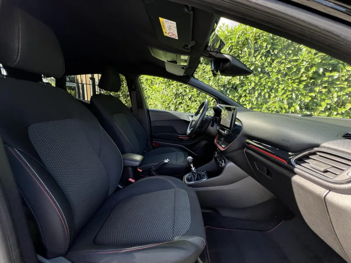 1.0 EcoBoost, ST-LINE, NAVIGATIE, CRUISE CONTROL, CLIMATE CONTROL, STOEL/STUURVERWARMING, KEYLESS, PDC, LED, LICHTMETAAL 17"