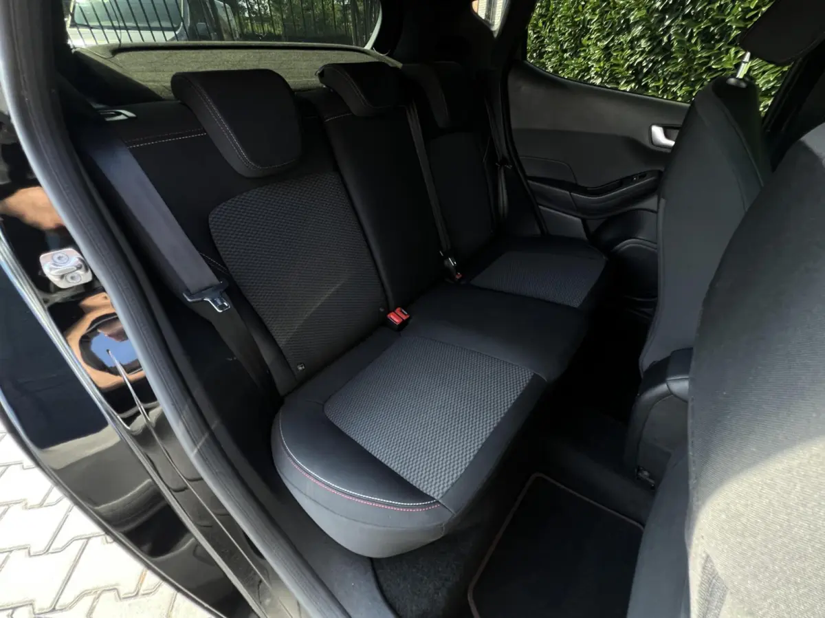 1.0 EcoBoost, ST-LINE, NAVIGATIE, CRUISE CONTROL, CLIMATE CONTROL, STOEL/STUURVERWARMING, KEYLESS, PDC, LED, LICHTMETAAL 17"