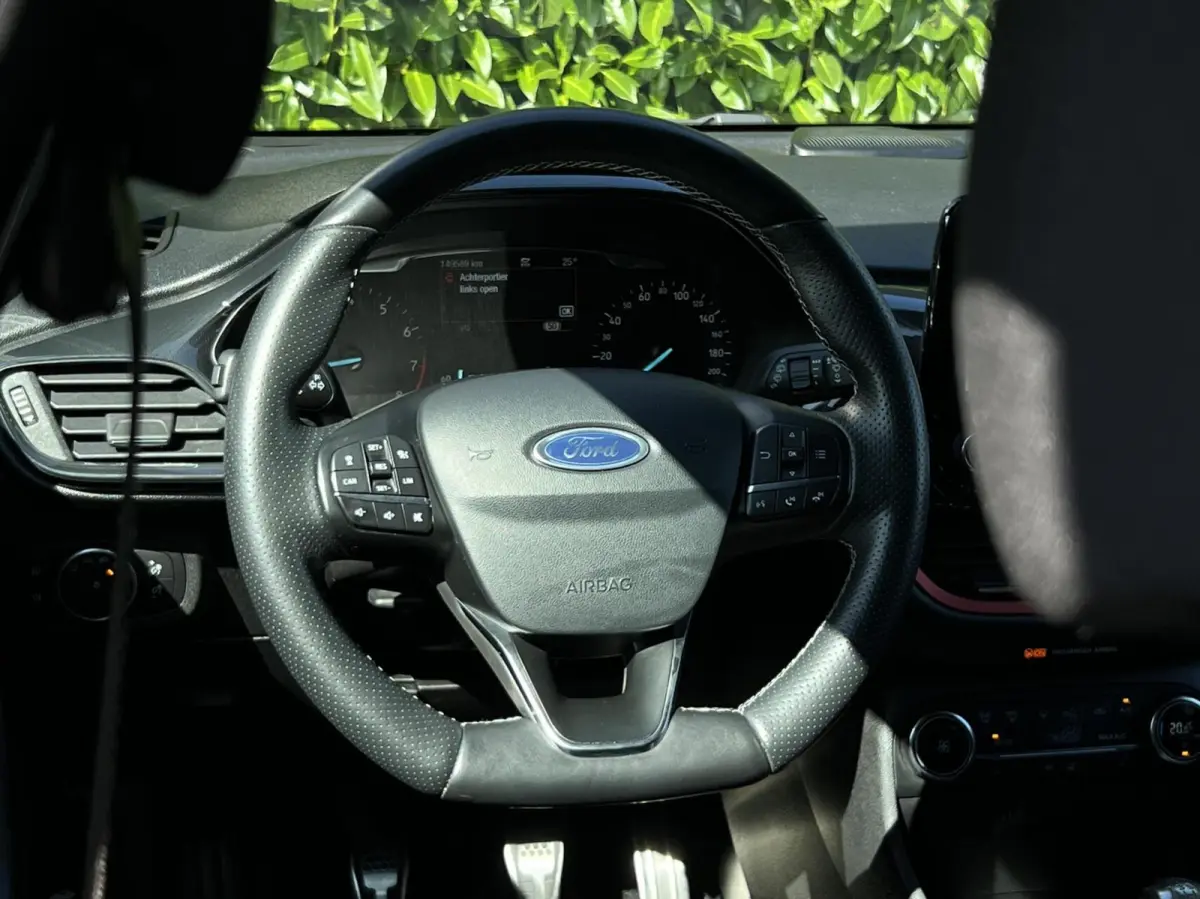 1.0 EcoBoost, ST-LINE, NAVIGATIE, CRUISE CONTROL, CLIMATE CONTROL, STOEL/STUURVERWARMING, KEYLESS, PDC, LED, LICHTMETAAL 17"