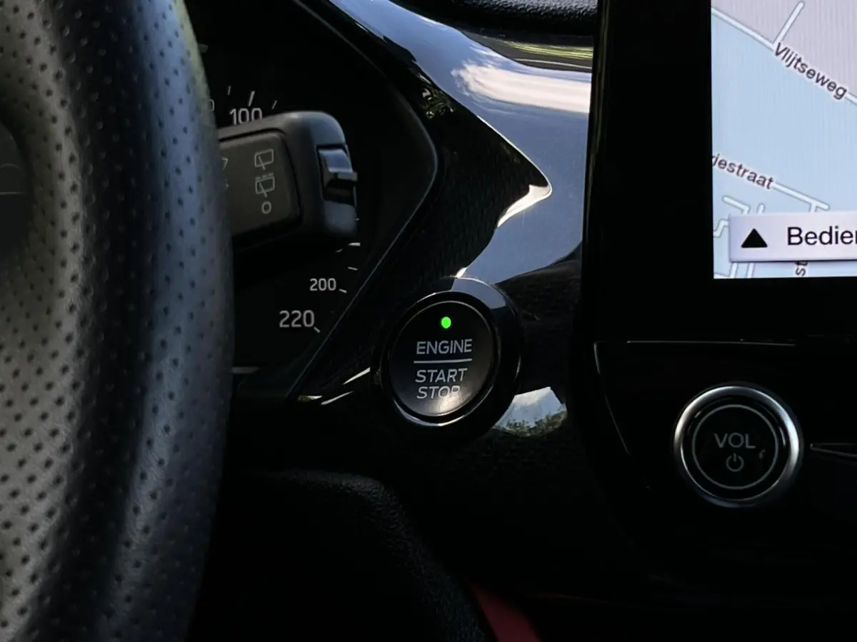 1.0 EcoBoost, ST-LINE, NAVIGATIE, CRUISE CONTROL, CLIMATE CONTROL, STOEL/STUURVERWARMING, KEYLESS, PDC, LED, LICHTMETAAL 17"