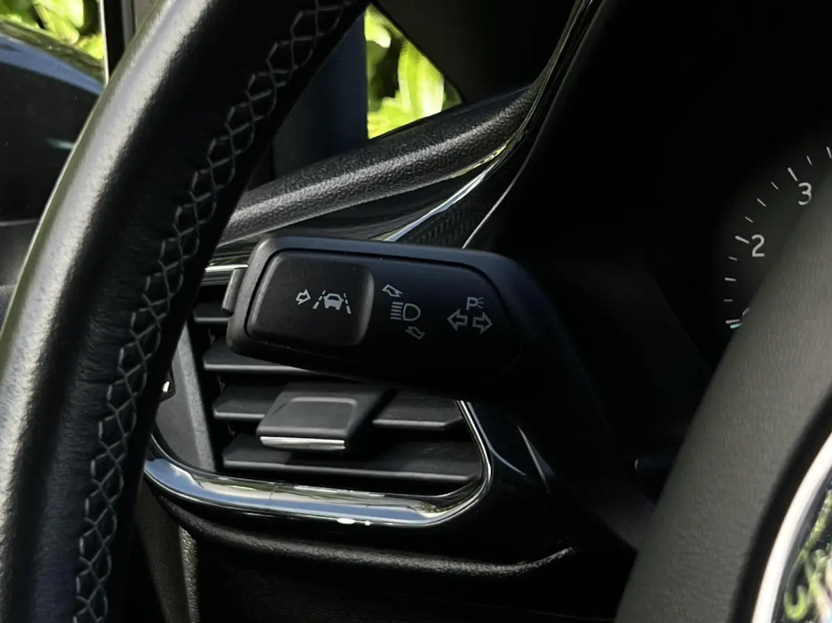 1.0 EcoBoost, ST-LINE, NAVIGATIE, CRUISE CONTROL, CLIMATE CONTROL, STOEL/STUURVERWARMING, KEYLESS, PDC, LED, LICHTMETAAL 17"
