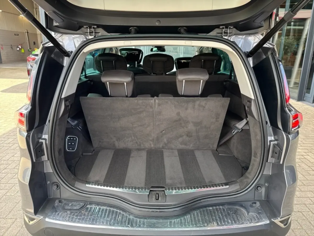 1.6 dCi INITIALE PARIS 7PERS. TREKHAAK/CAMERA/ELEK-KLEP/LEDER/BOSE/ACC/STOELVERW