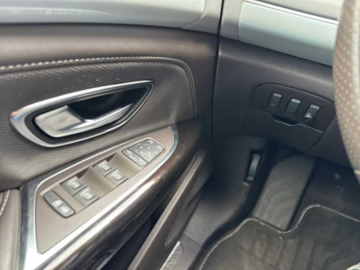 1.6 dCi INITIALE PARIS 7PERS. TREKHAAK/CAMERA/ELEK-KLEP/LEDER/BOSE/ACC/STOELVERW