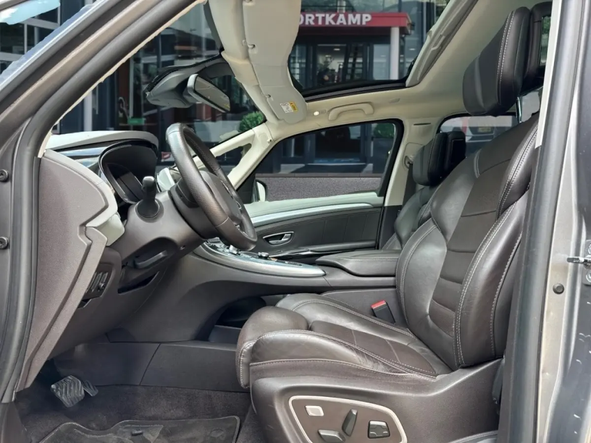 1.6 dCi INITIALE PARIS 7PERS. TREKHAAK/CAMERA/ELEK-KLEP/LEDER/BOSE/ACC/STOELVERW
