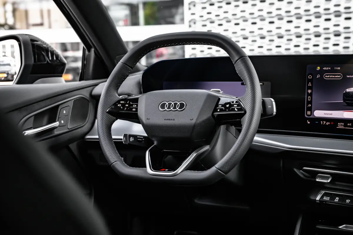 S edition | Adaptive cruise control | Audi sound system | Cruise control