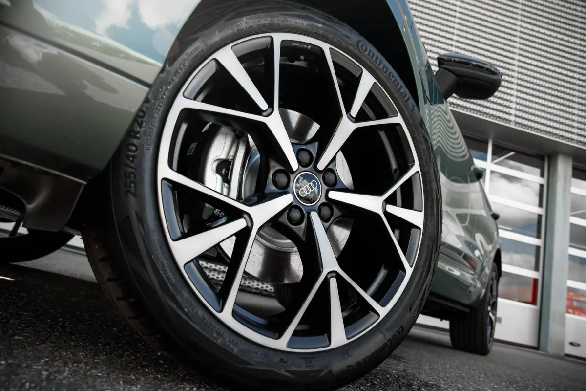 S edition | Adaptive cruise control | Audi sound system | Cruise control