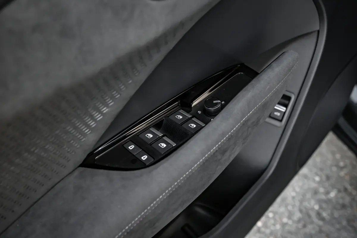 S edition | Adaptive cruise control | Audi sound system | Cruise control