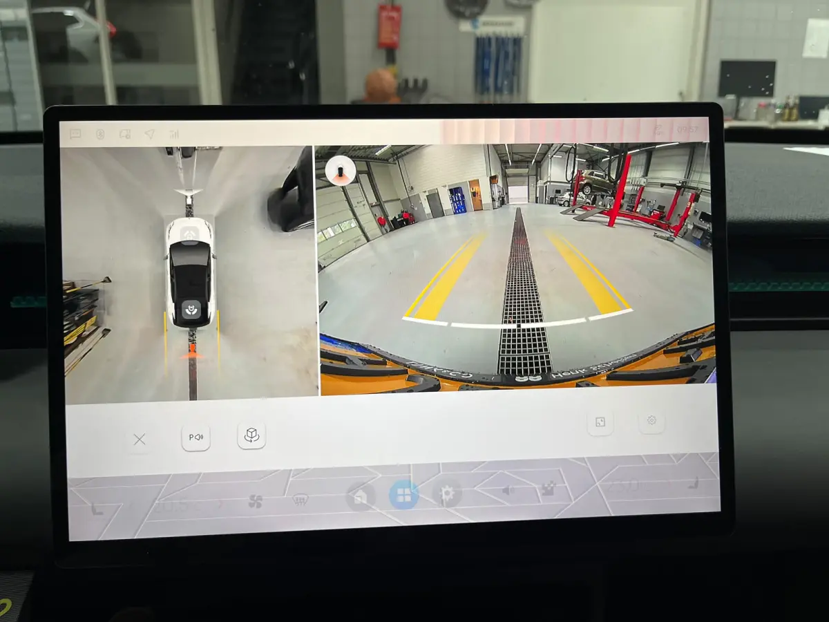 More 66 kWh | ORIGINEEL NEDERLANDSE AUTO | 445 km elektrisch bereik | 360º Camera | Harman/Kardon | Panoramadak | Adaptive Cruiscontrol |