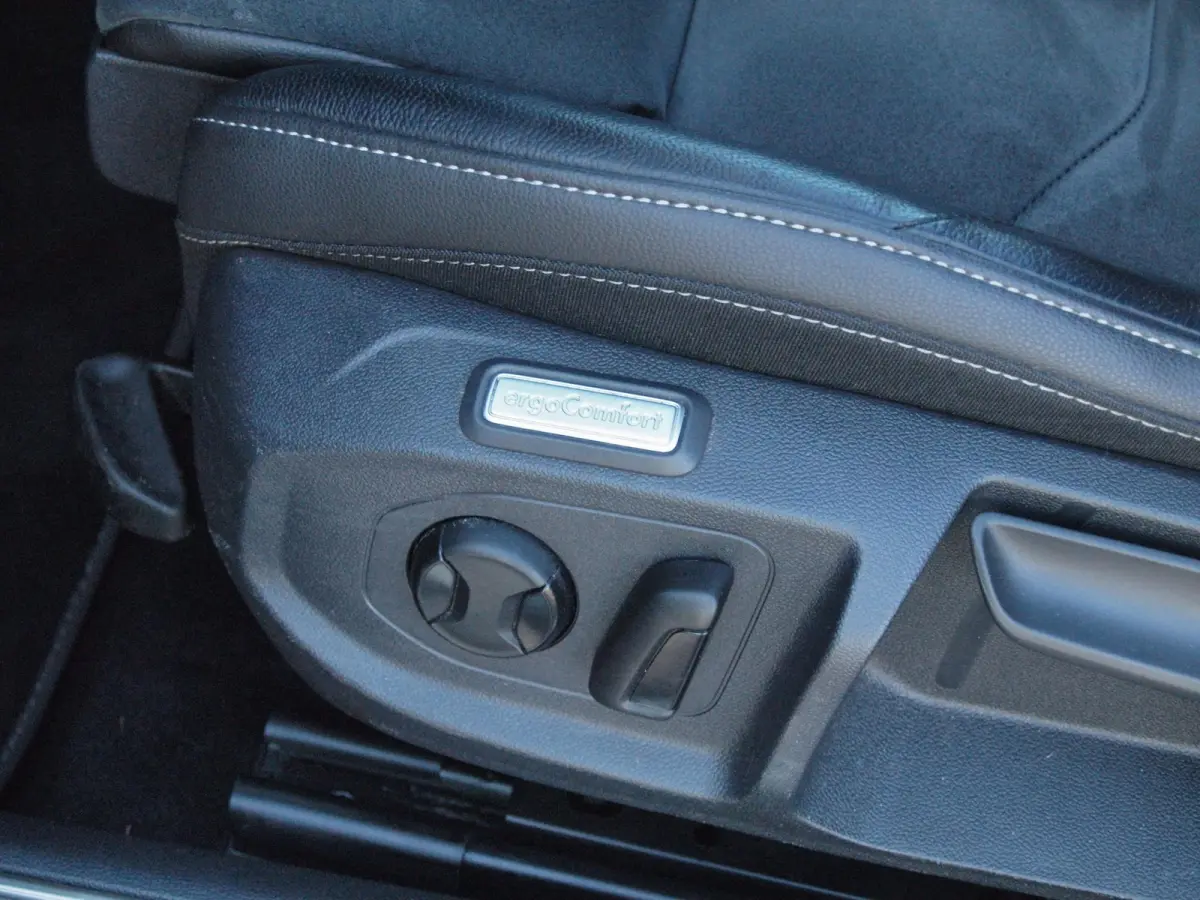 1.4 TSI eHybrid R-Line Business+ | Panoramadak | Trekhaak | Camera | Sfeerverlichting | Estoril R-Line 20 inch | NL-Auto |