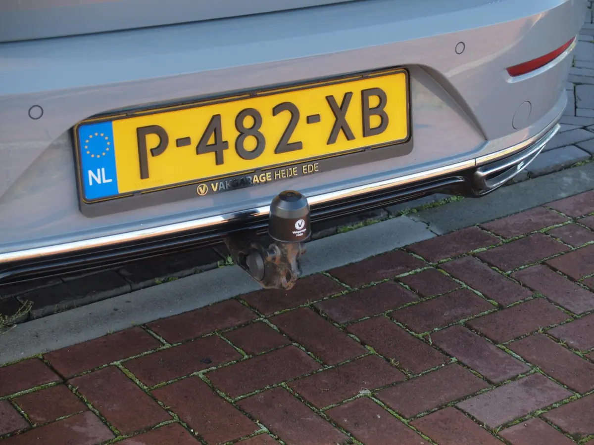 1.4 TSI eHybrid R-Line Business+ | Panoramadak | Trekhaak | Camera | Sfeerverlichting | Estoril R-Line 20 inch | NL-Auto |