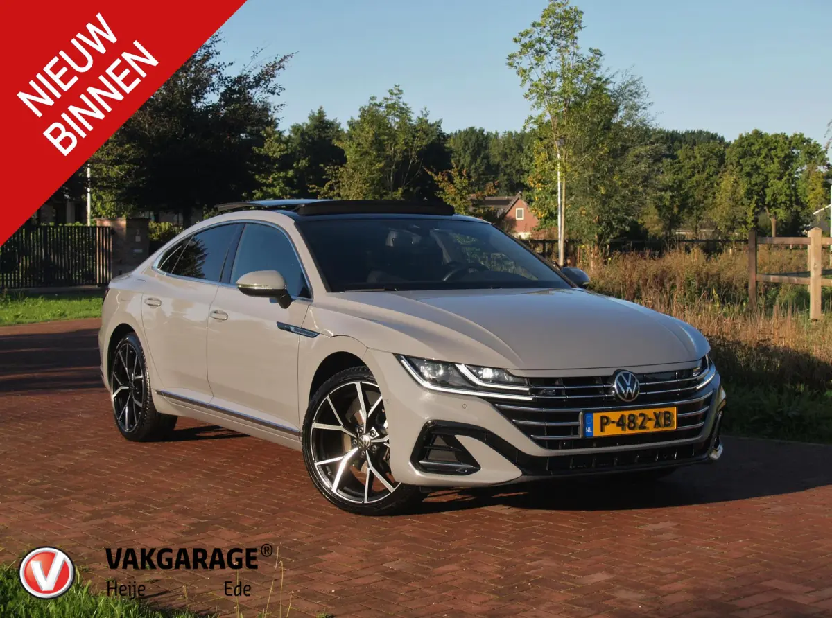 1.4 TSI eHybrid R-Line Business+ | Panoramadak | Trekhaak | Camera | Sfeerverlichting | Estoril R-Line 20 inch | NL-Auto |