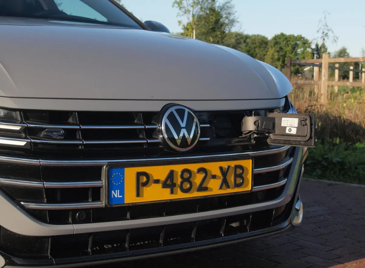 1.4 TSI eHybrid R-Line Business+ | Panoramadak | Trekhaak | Camera | Sfeerverlichting | Estoril R-Line 20 inch | NL-Auto |