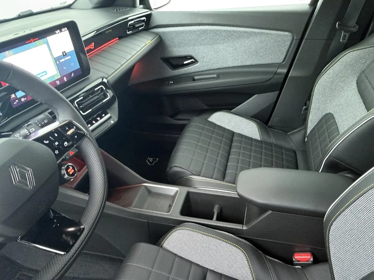 Iconic "plein sud" 150 Pk comfort range | pack advanced driving assist | Harman Kardon |