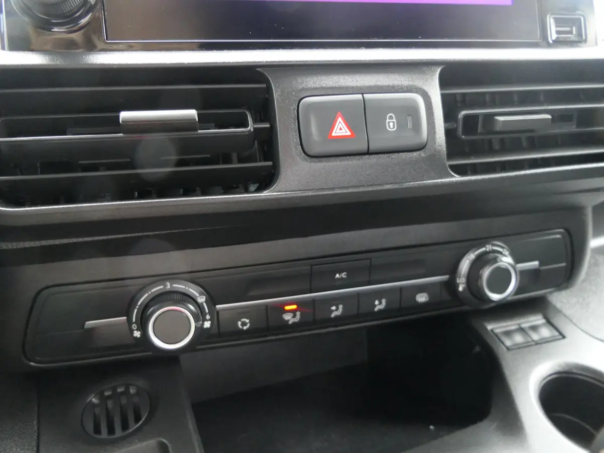 1.5 BlueHDI Premium | Lichtmetalen Velgen | Bijrijdersbank | CarPlay/Android Auto | Schuifdeur | Trekhaak