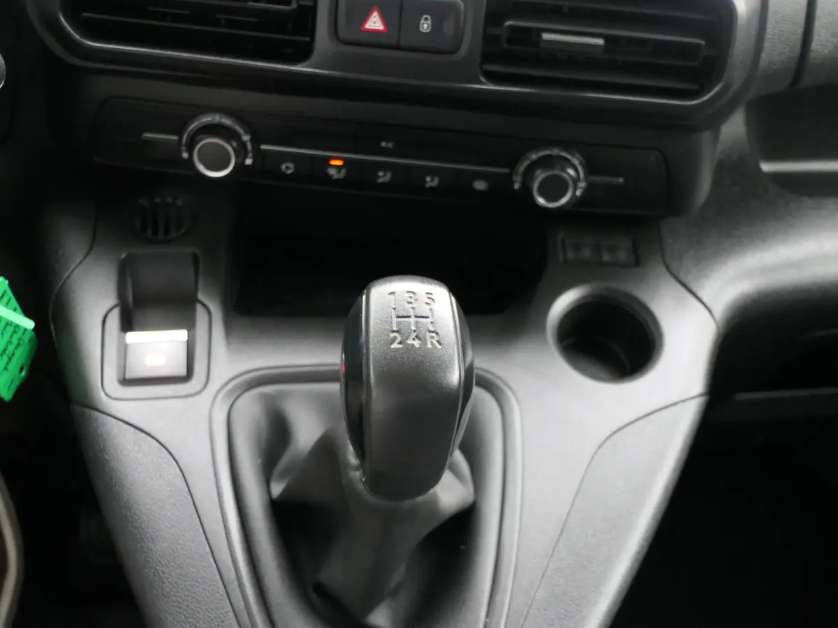 1.5 BlueHDI Premium | Lichtmetalen Velgen | Bijrijdersbank | CarPlay/Android Auto | Schuifdeur | Trekhaak