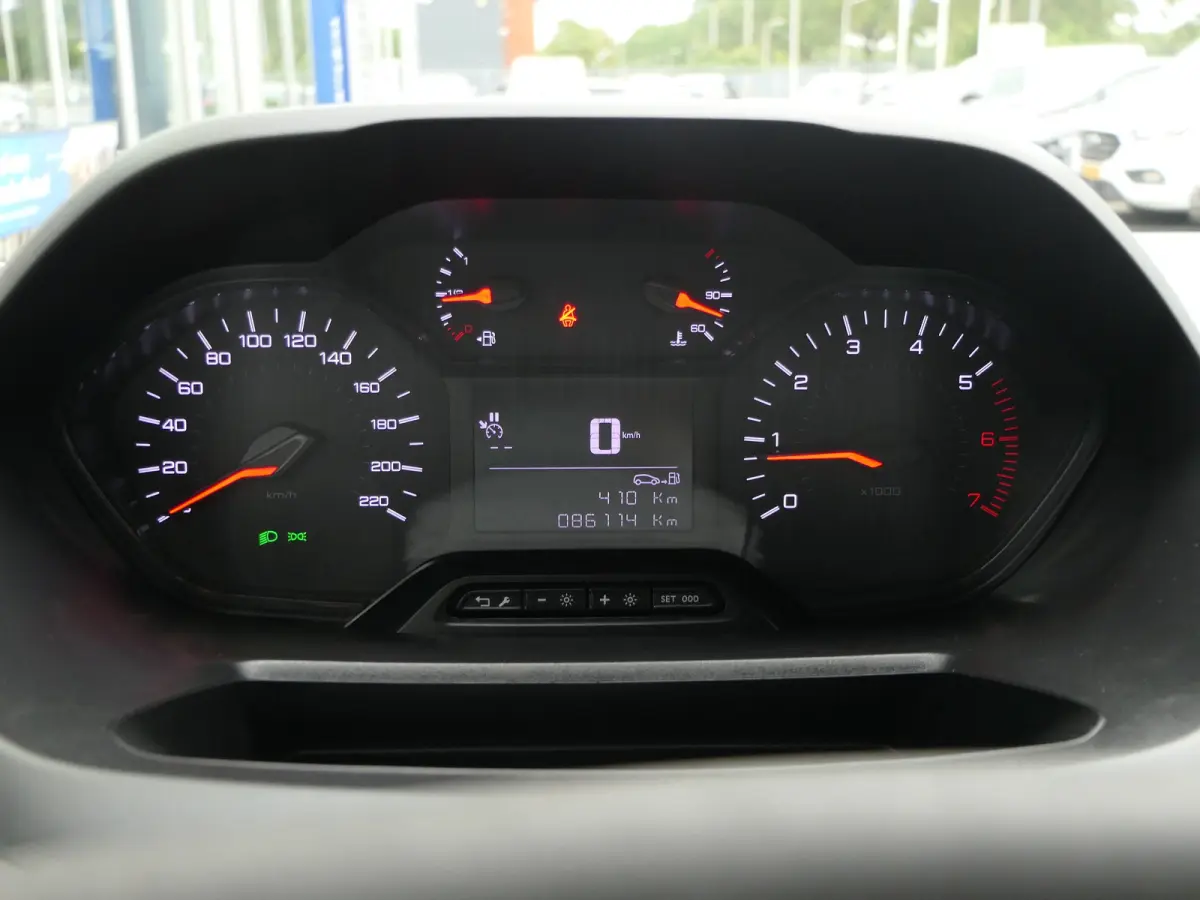 1.5 BlueHDI Premium | Lichtmetalen Velgen | Bijrijdersbank | CarPlay/Android Auto | Schuifdeur | Trekhaak