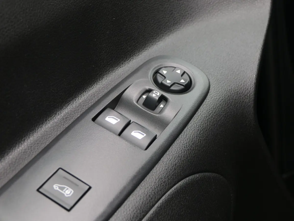 1.5 BlueHDI Premium | Lichtmetalen Velgen | Bijrijdersbank | CarPlay/Android Auto | Schuifdeur | Trekhaak