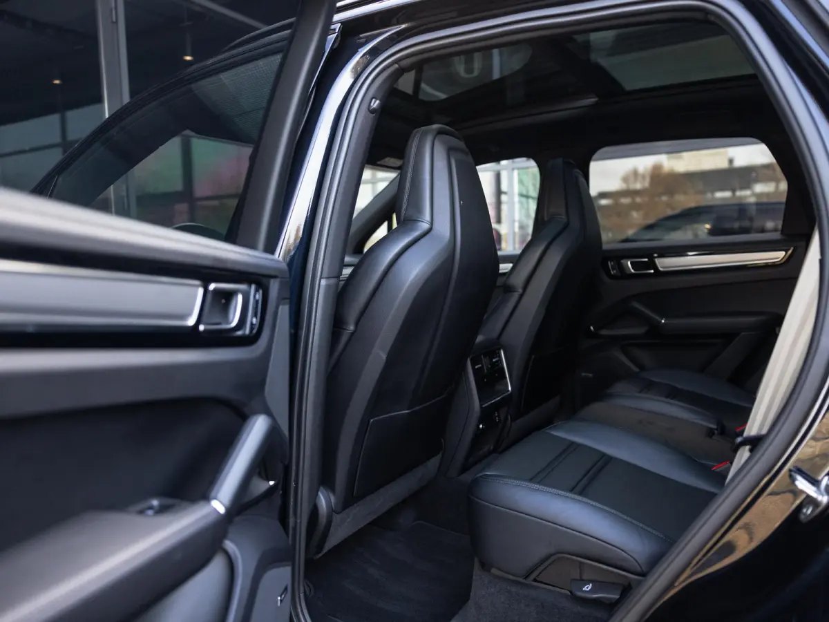 3.0 E-Hybrid Platinum Edition | SPORTDESIGN | SPORTCHRONO | MOONLIGHTBLUE | ELEKTR. TREKHAAK | SOFTCLOSE | ADAPTIVE CRUISE CONTROL | HEAD-UP | BOSE | 22 INCH | PASM LUCHTVERING | PANORAMA/SC