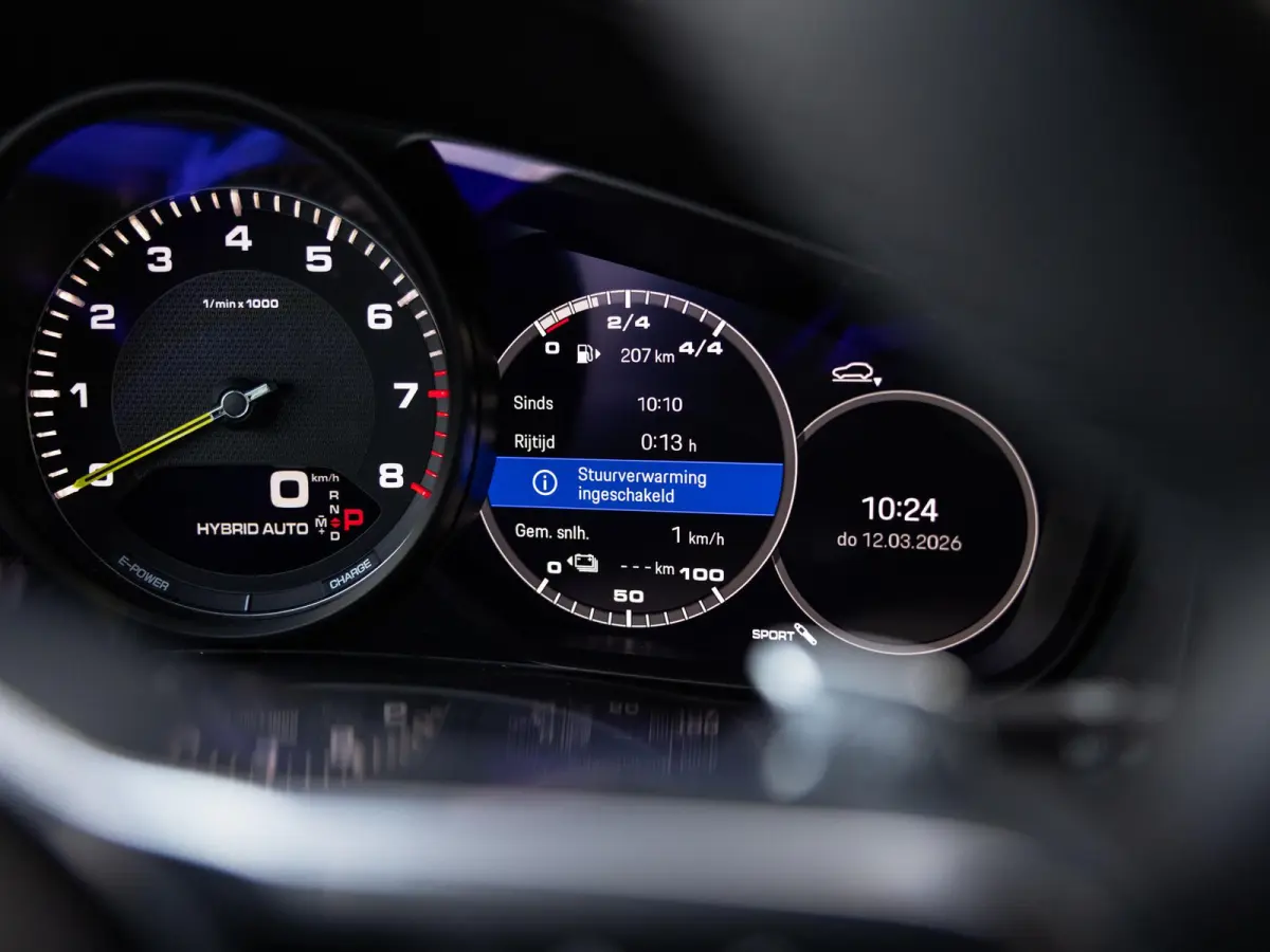 3.0 E-Hybrid Platinum Edition | SPORTDESIGN | SPORTCHRONO | MOONLIGHTBLUE | ELEKTR. TREKHAAK | SOFTCLOSE | ADAPTIVE CRUISE CONTROL | HEAD-UP | BOSE | 22 INCH | PASM LUCHTVERING | PANORAMA/SC